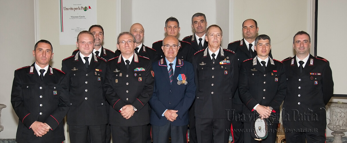 Una vita per la Patria 2016 - foto ricordo del Vice Brigadiere (cong.) Cuccia con Autorità e rappresentanza dell'Arma dei Carabinieri